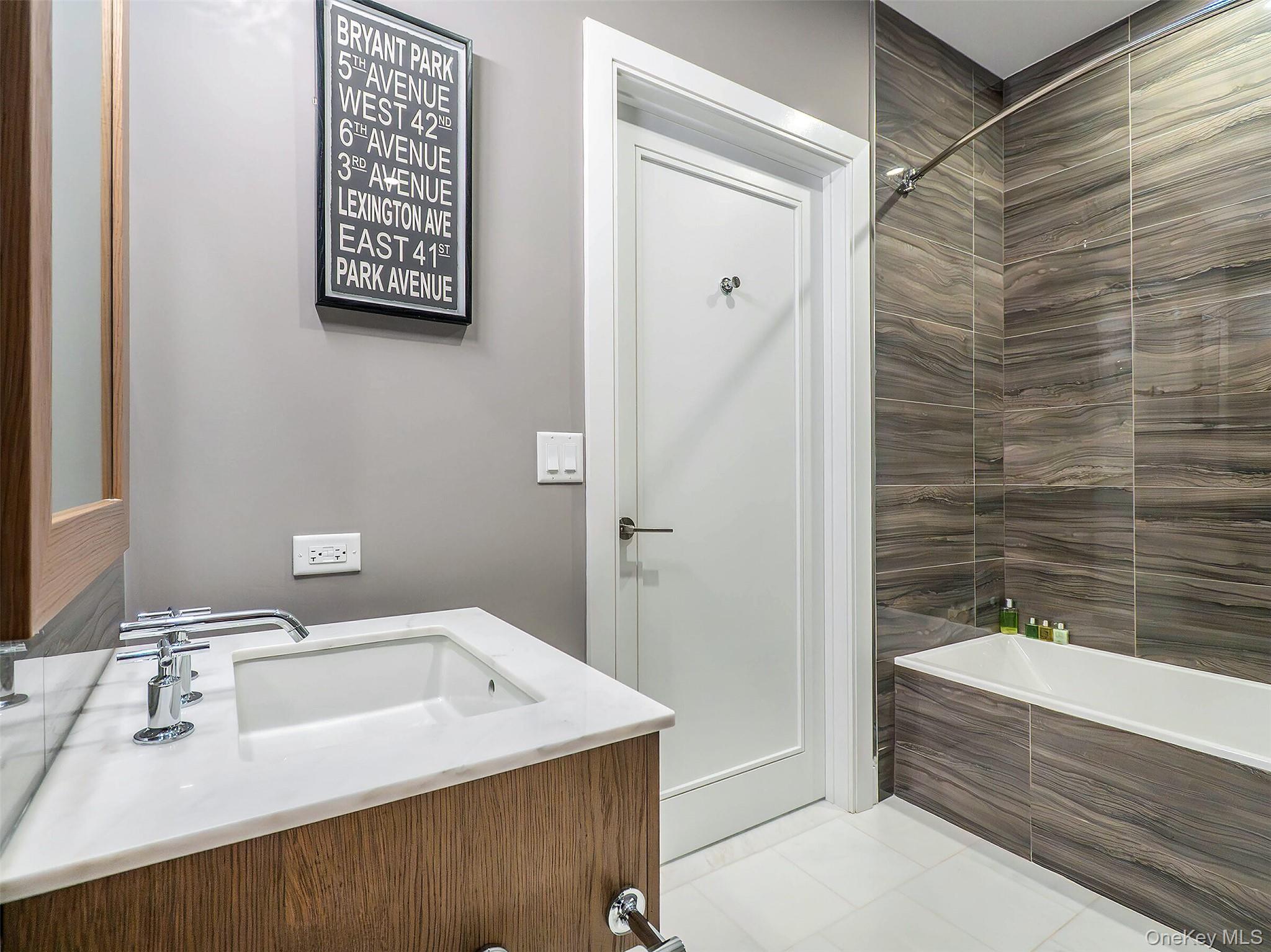 100 Garvies Point Road Unit: 1116