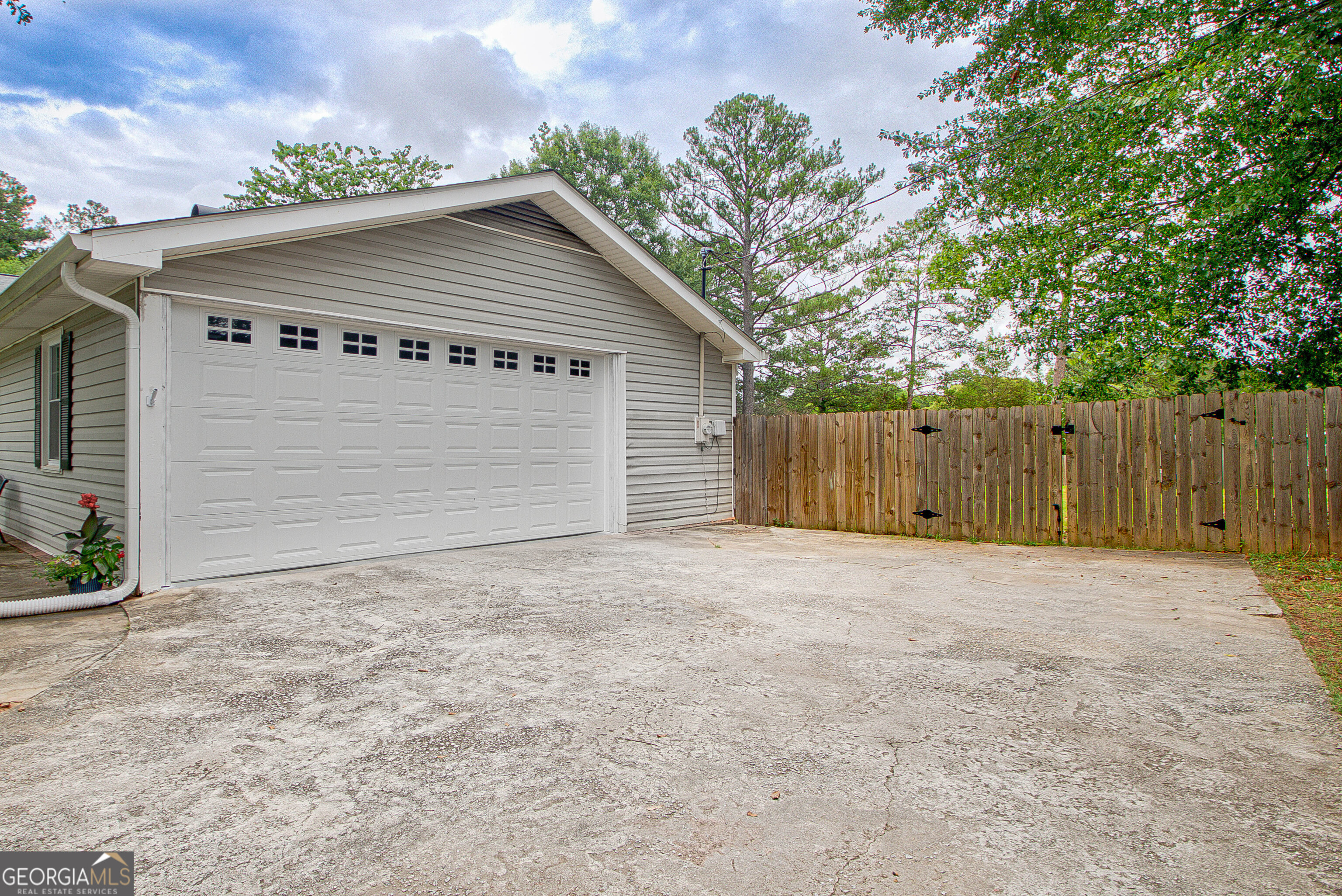 123 W Wedgewood Circle