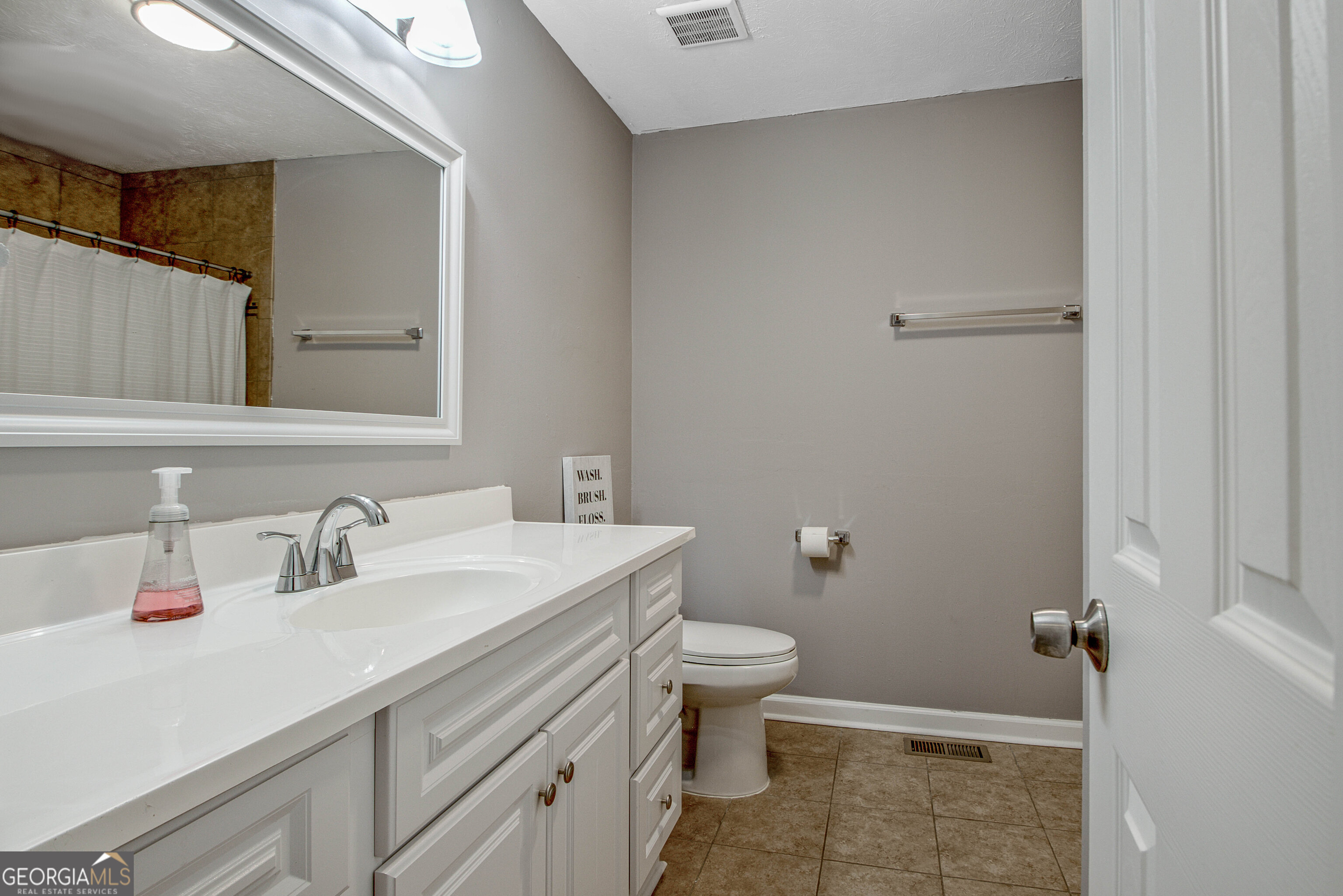 123 W Wedgewood Circle