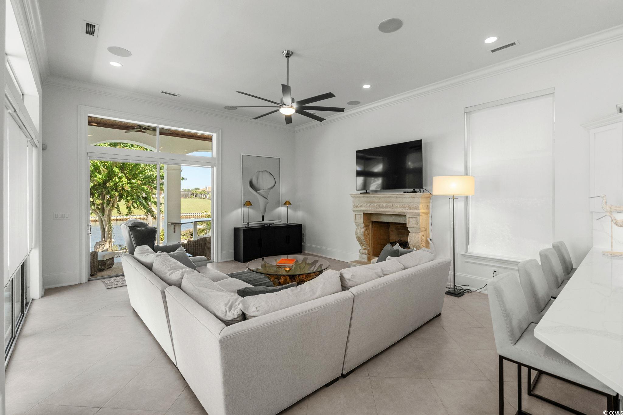 9285 Marina Pkwy.
