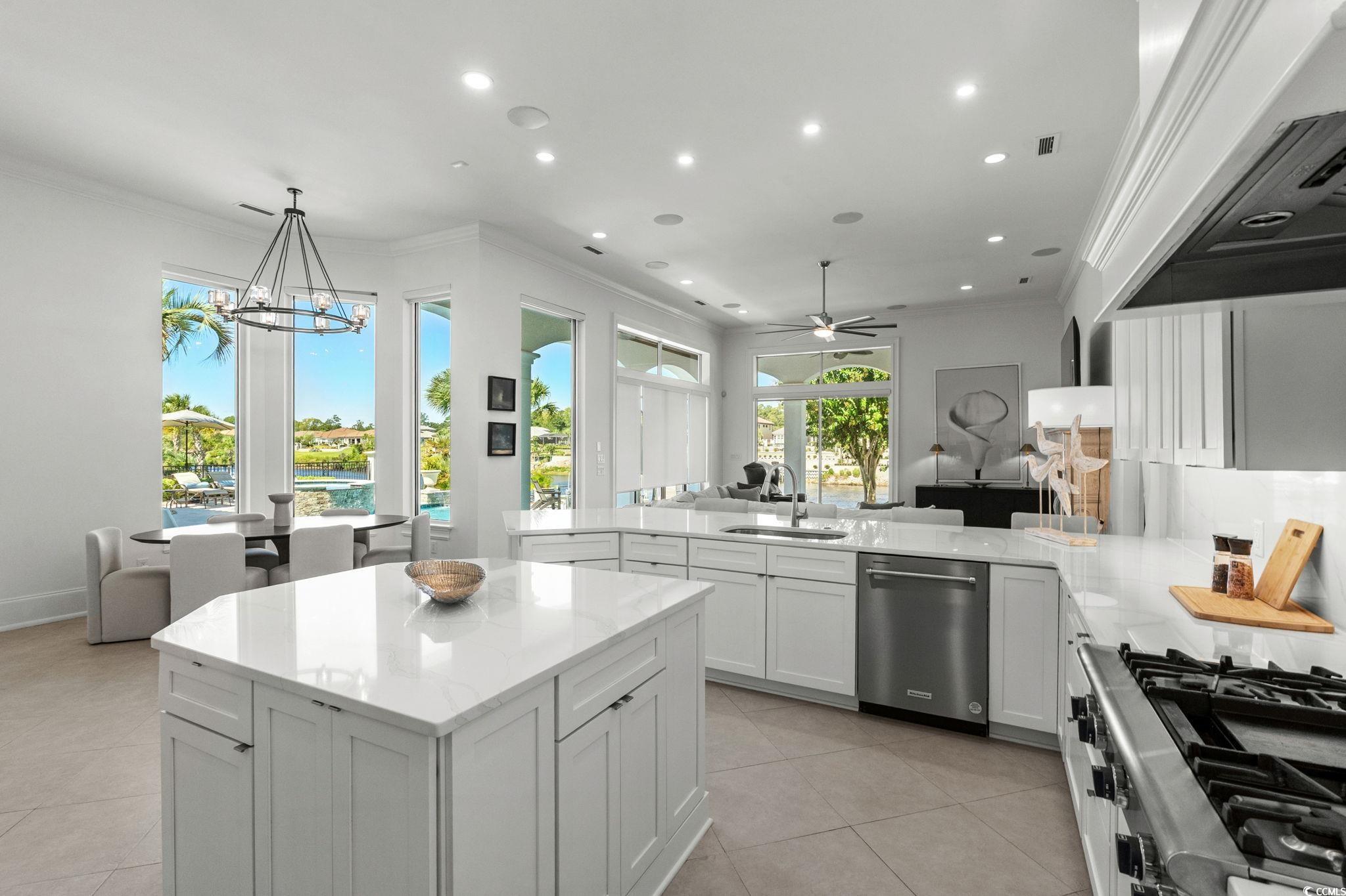 9285 Marina Pkwy.