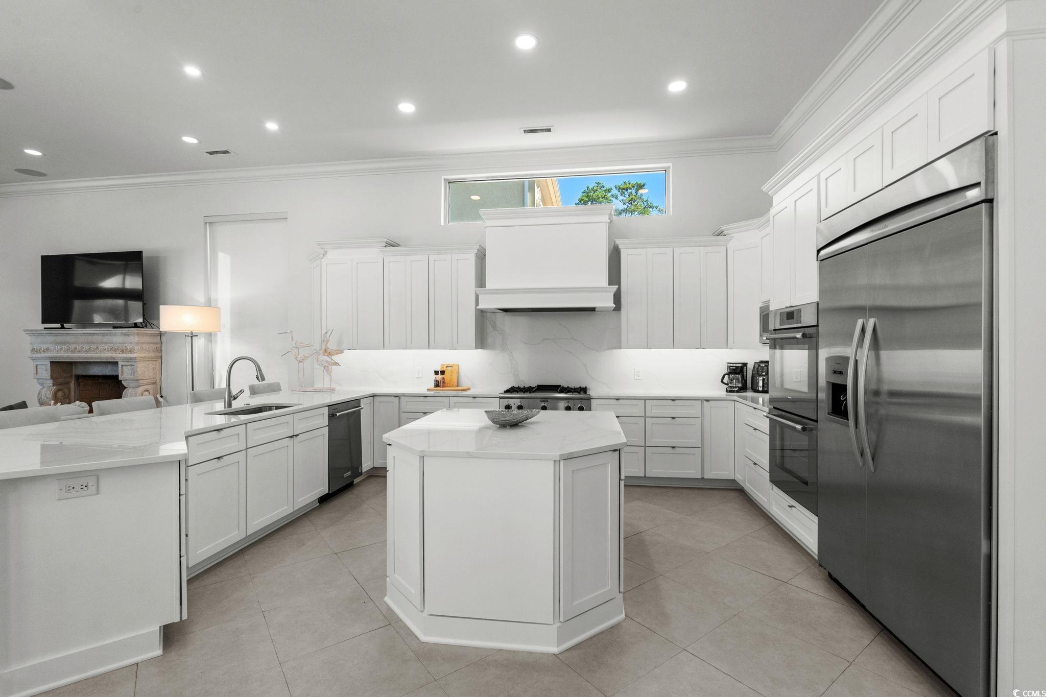 9285 Marina Pkwy.