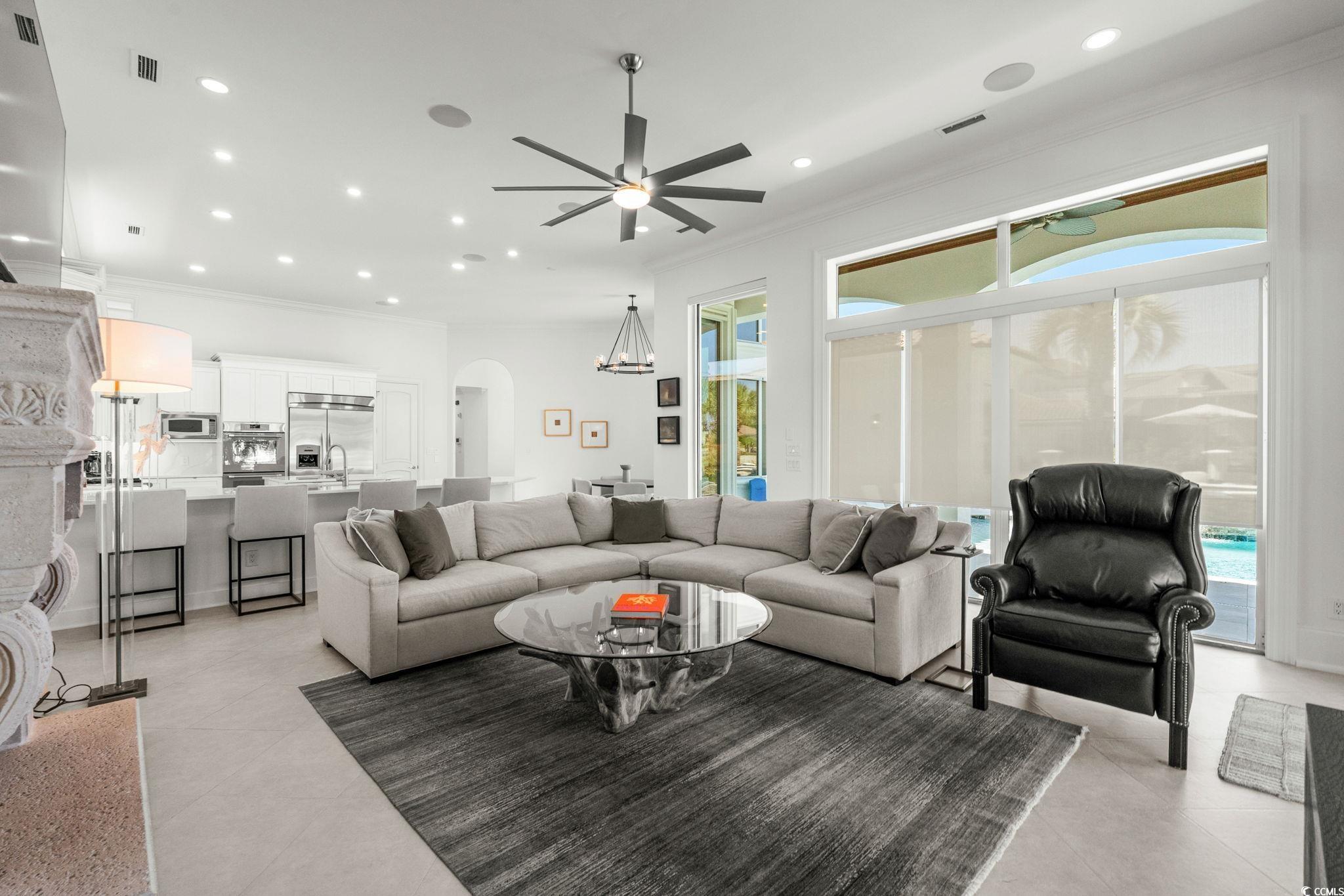 9285 Marina Pkwy.