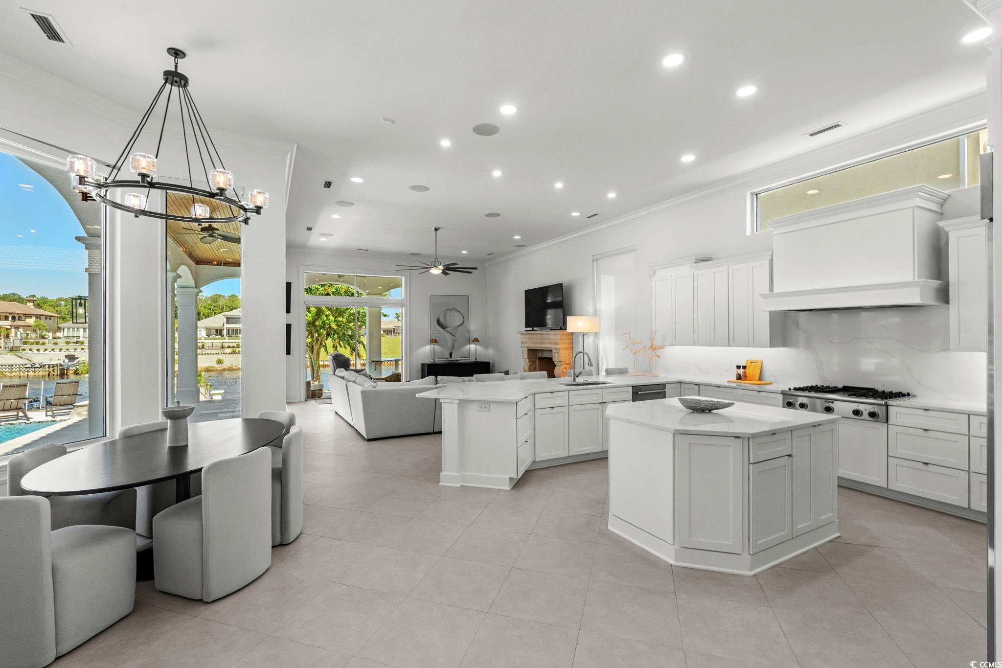 9285 Marina Pkwy.