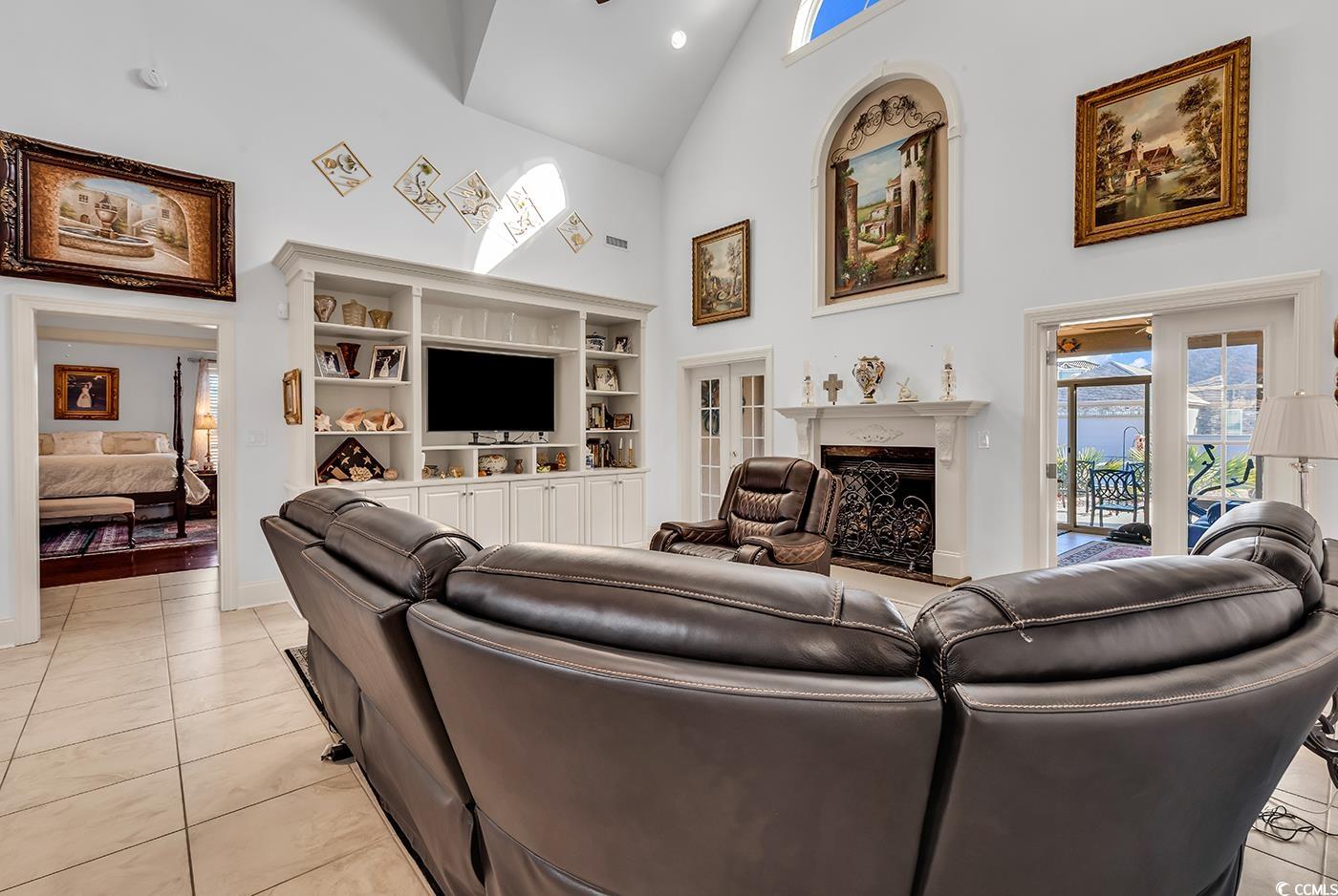 801 Bluffview Dr.