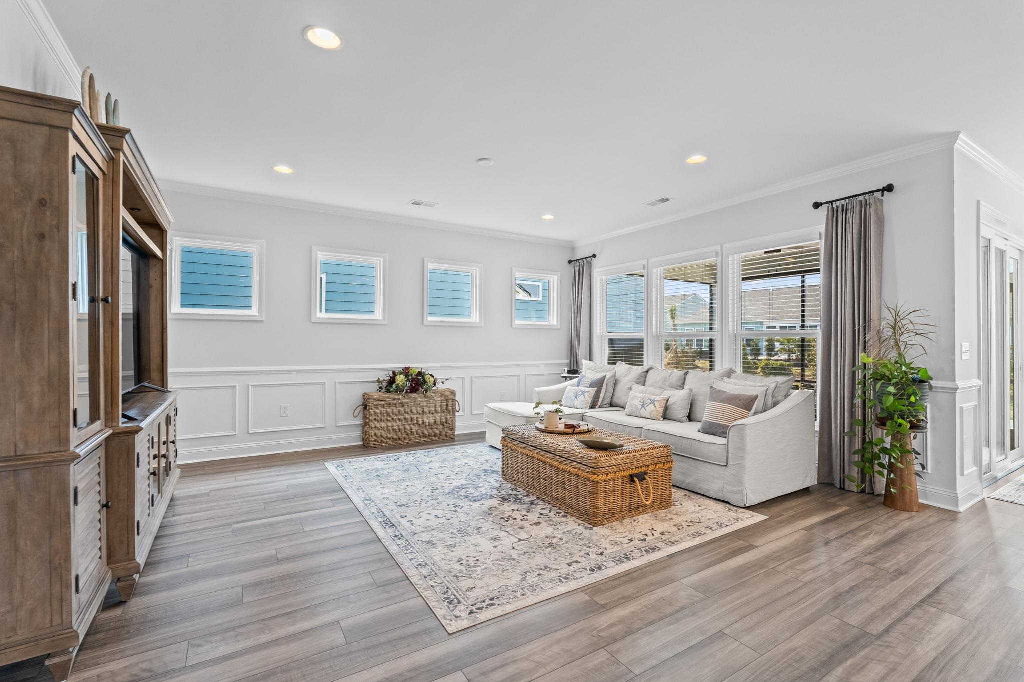 1223 Passante Ave.