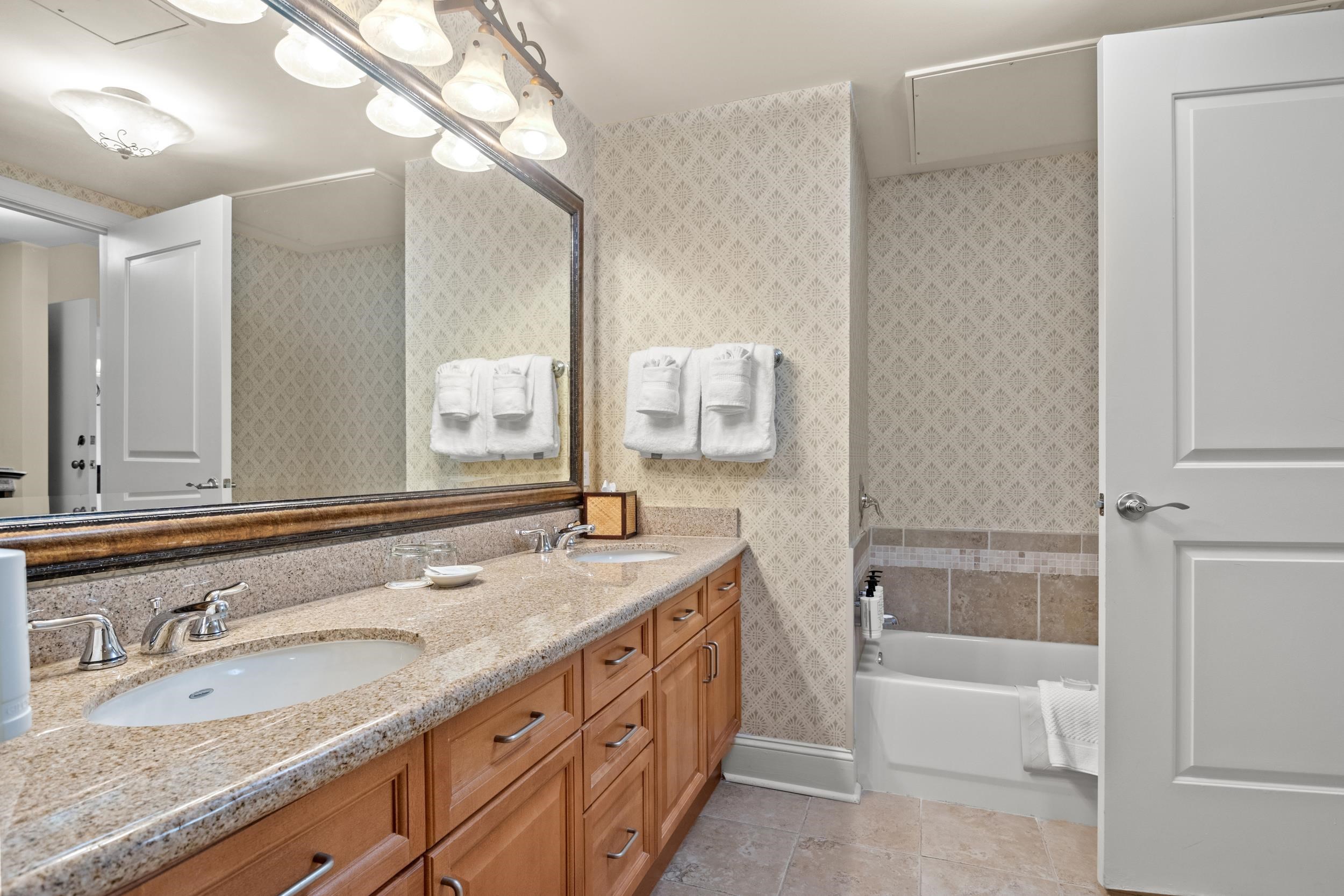 8121 Amalfi Pl. Unit: 7-604