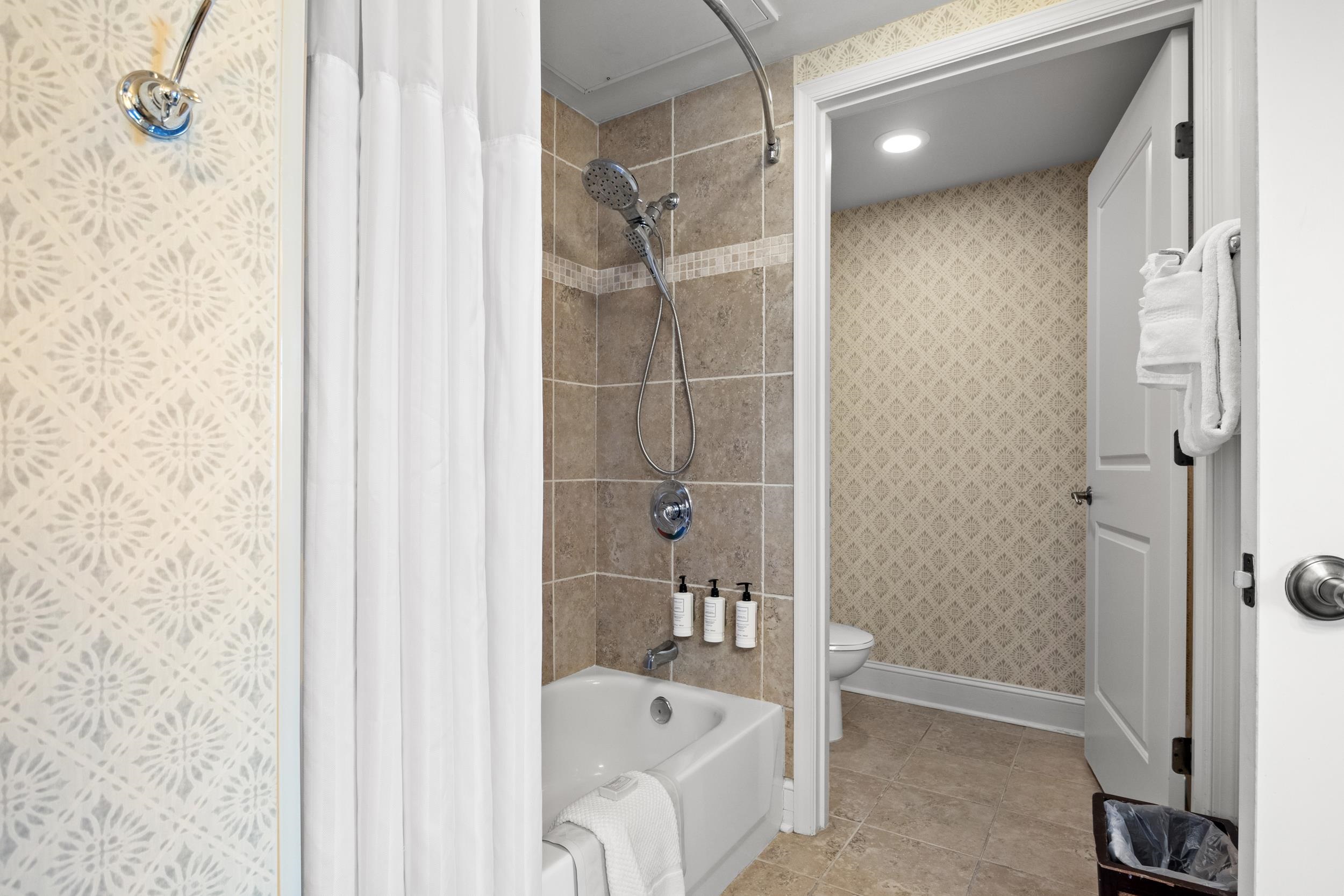 8121 Amalfi Pl. Unit: 7-604