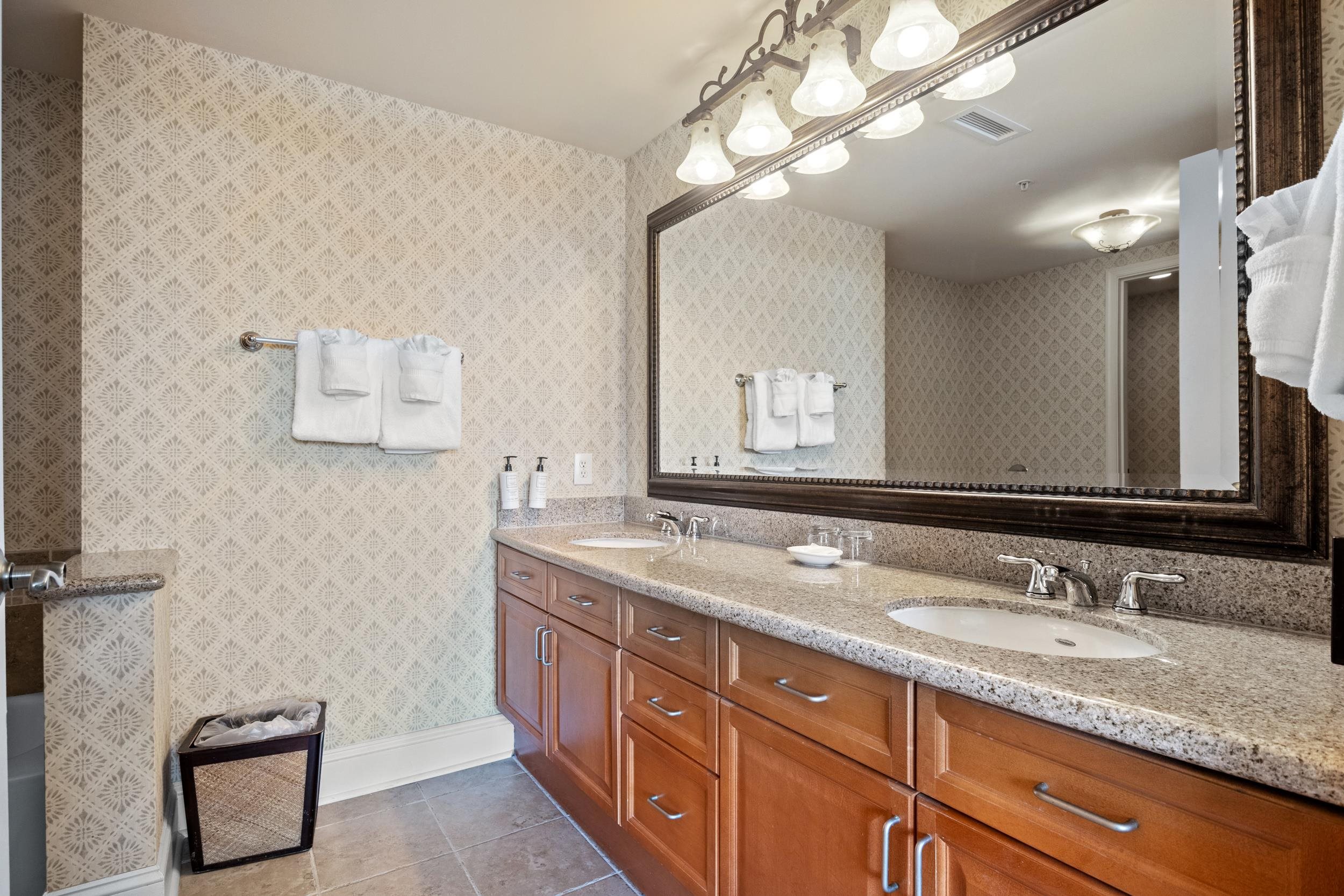 8121 Amalfi Pl. Unit: 7-604