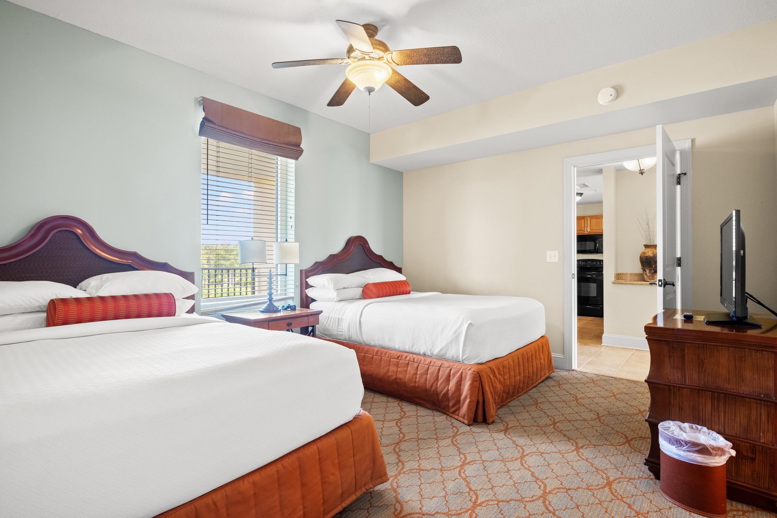 8121 Amalfi Pl. Unit: 7-604