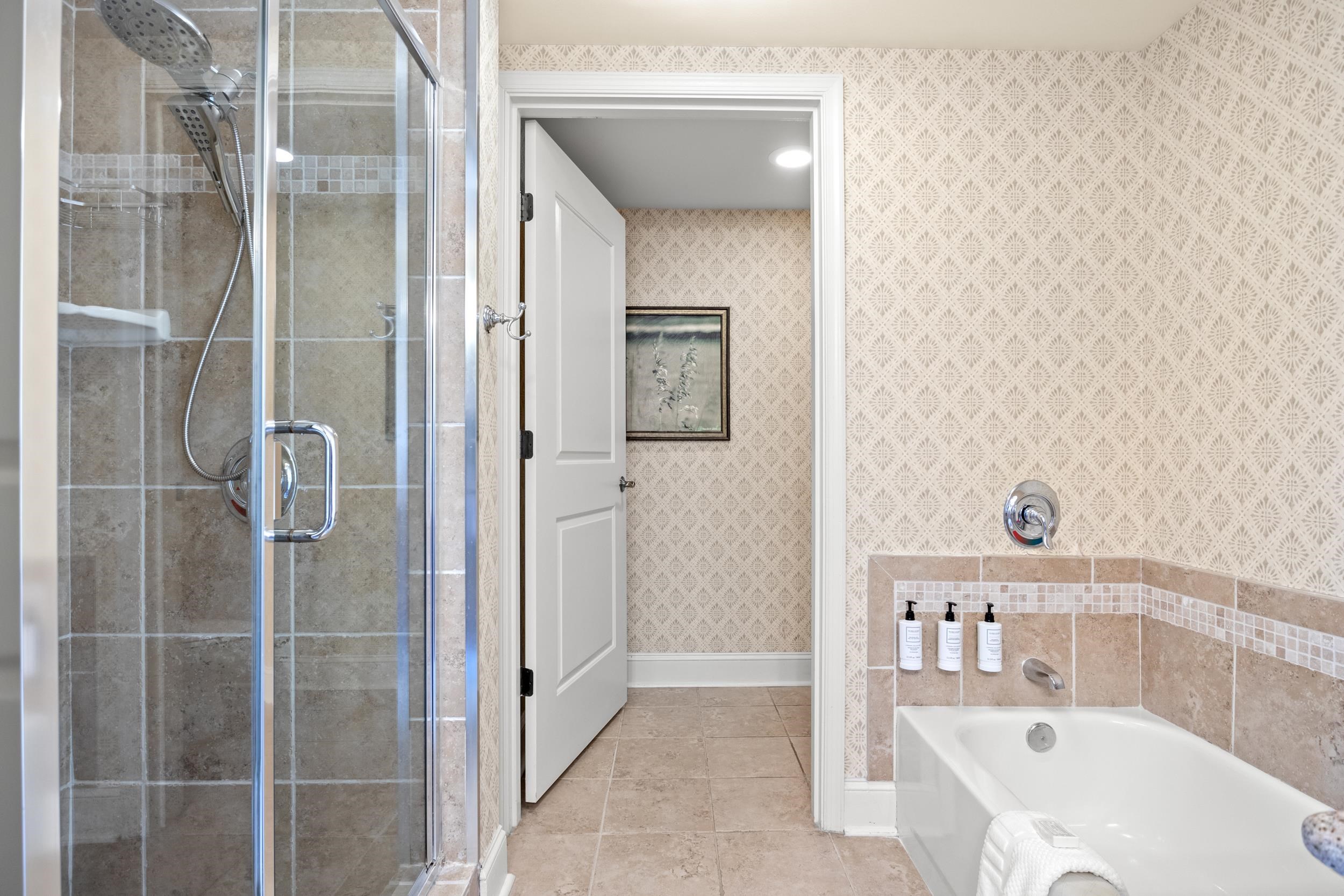 8121 Amalfi Pl. Unit: 7-604