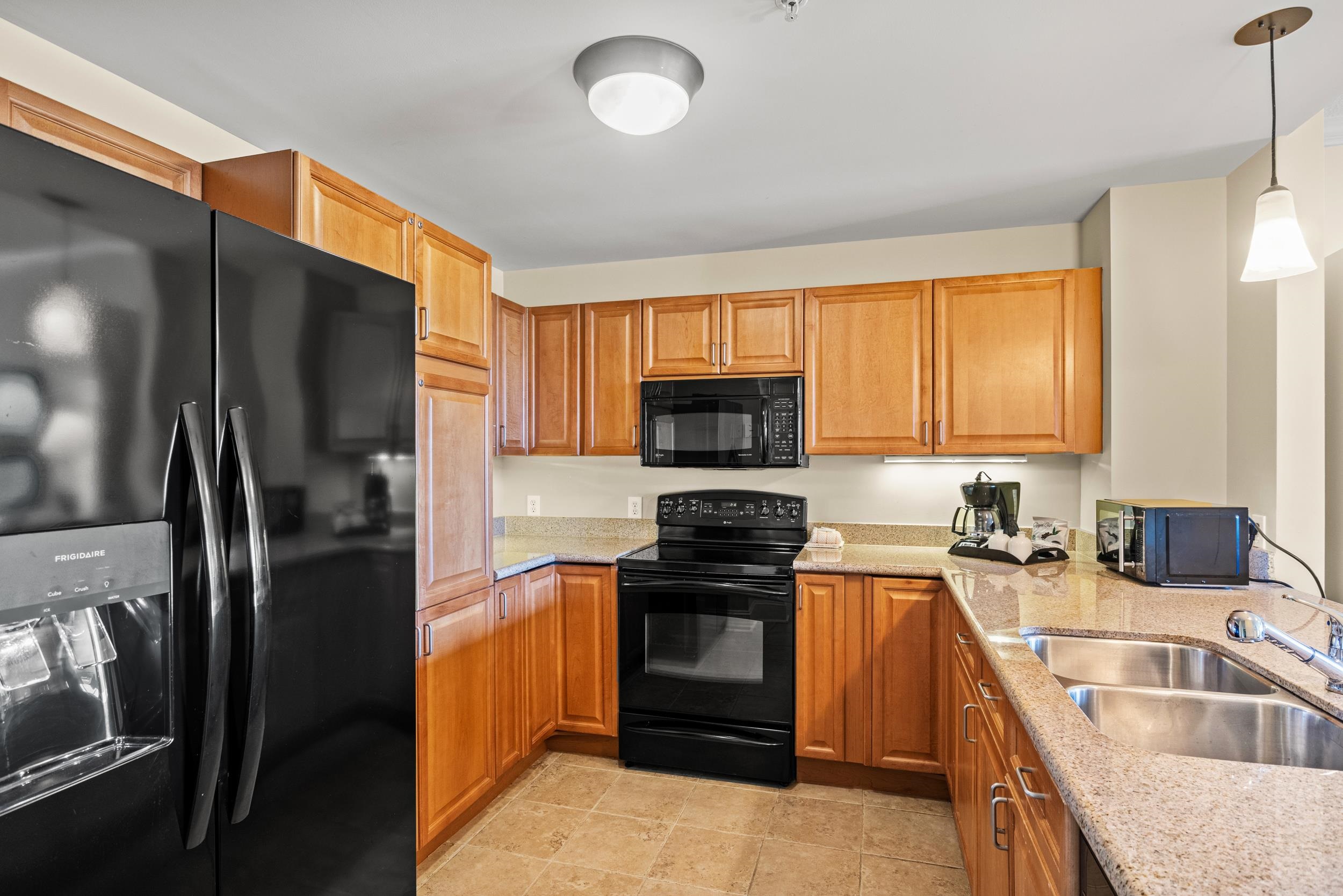 8121 Amalfi Pl. Unit: 7-604