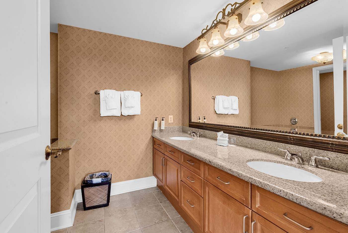8121 Amalfi Pl. Unit: 7-205
