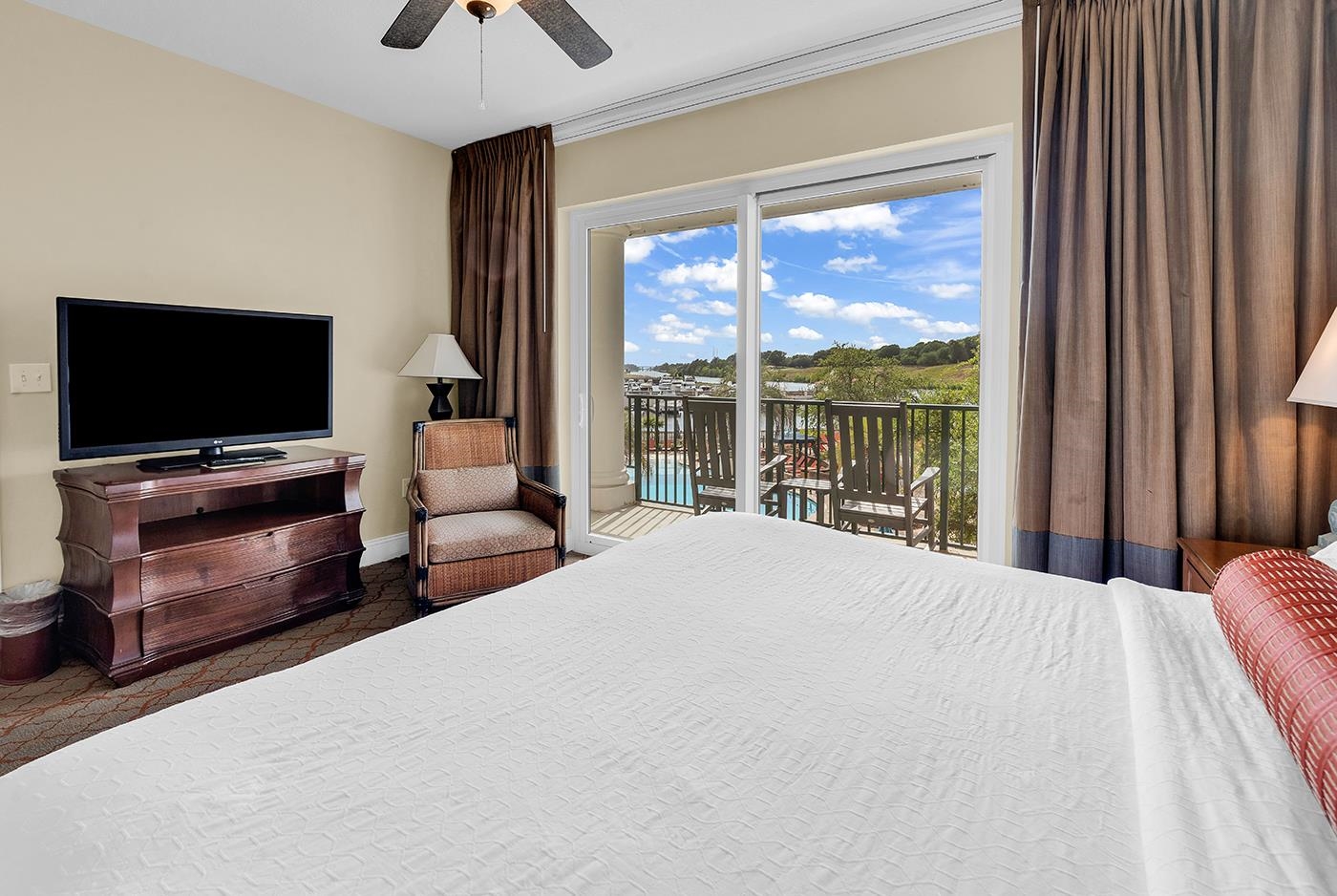 8121 Amalfi Pl. Unit: 7-205