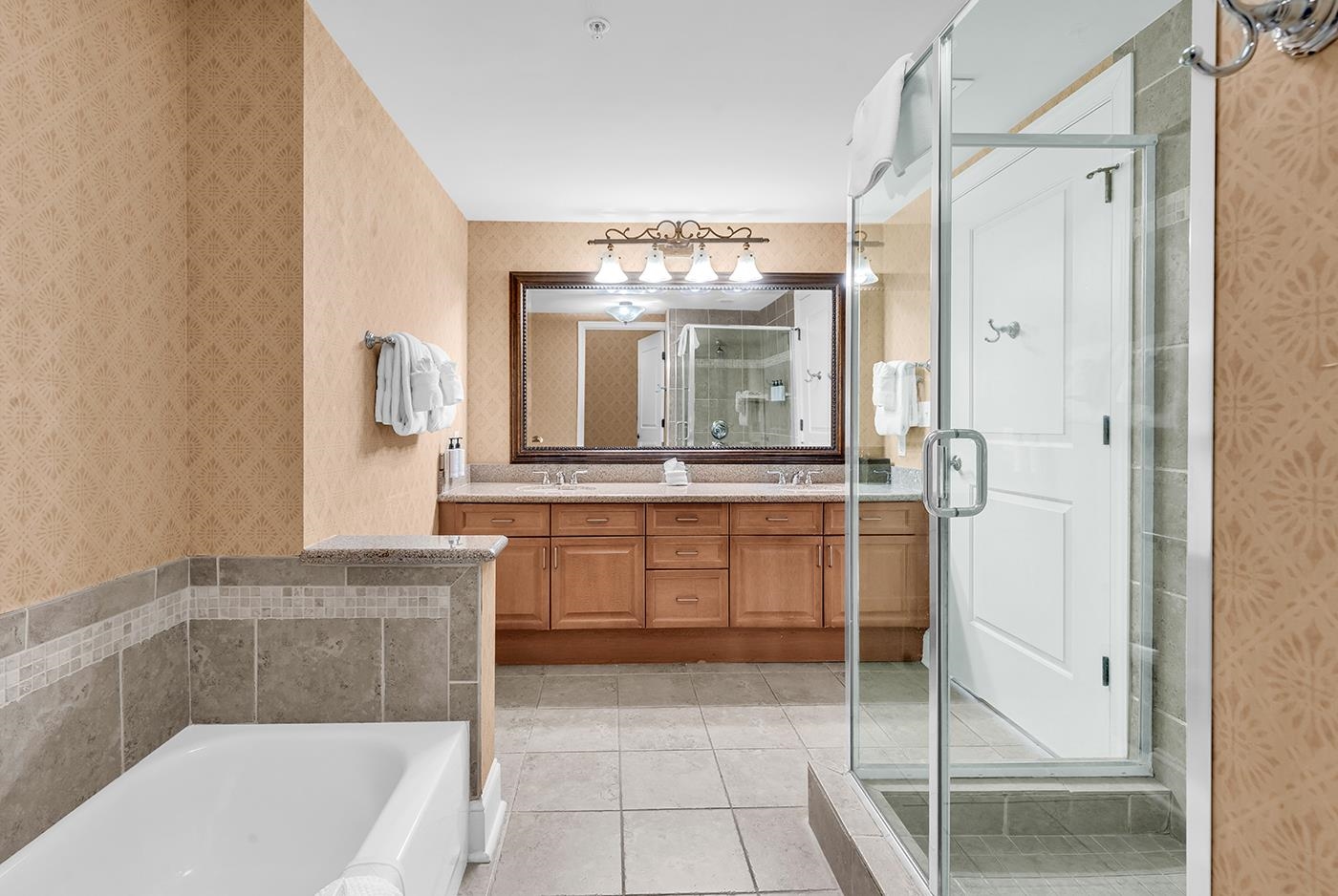 8121 Amalfi Pl. Unit: 7-205