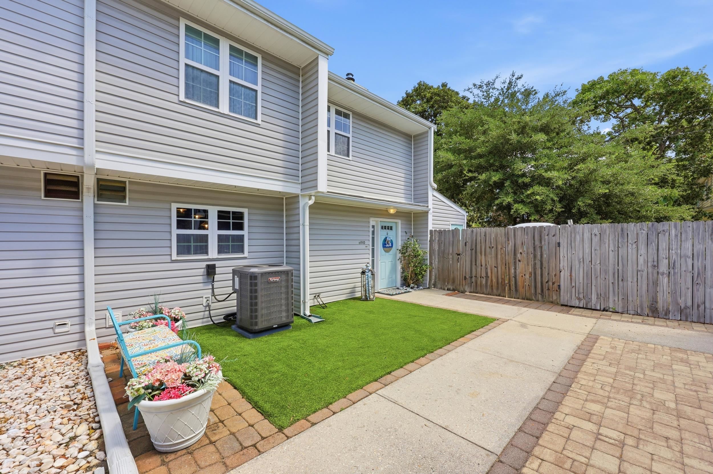 604 36th Ave. N Unit: 604-D