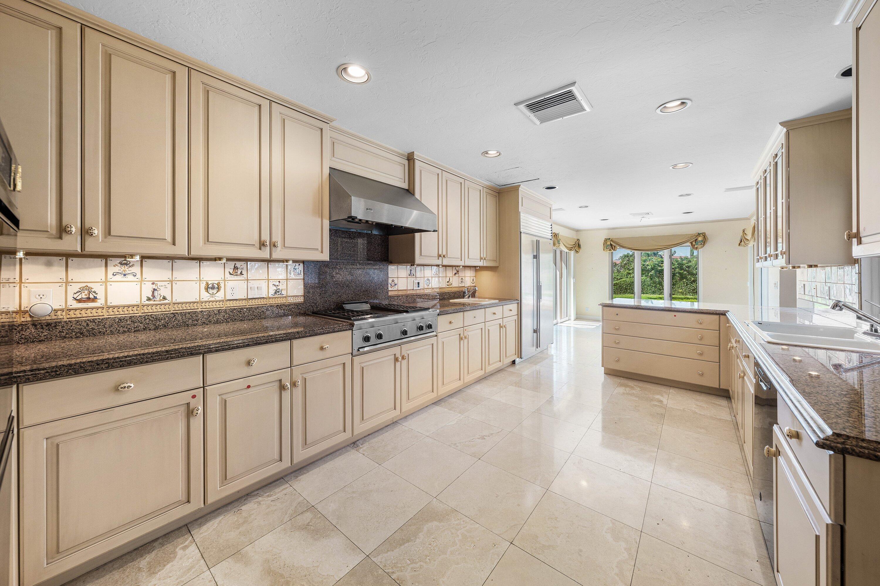 11 N Hidden Harbour Drive