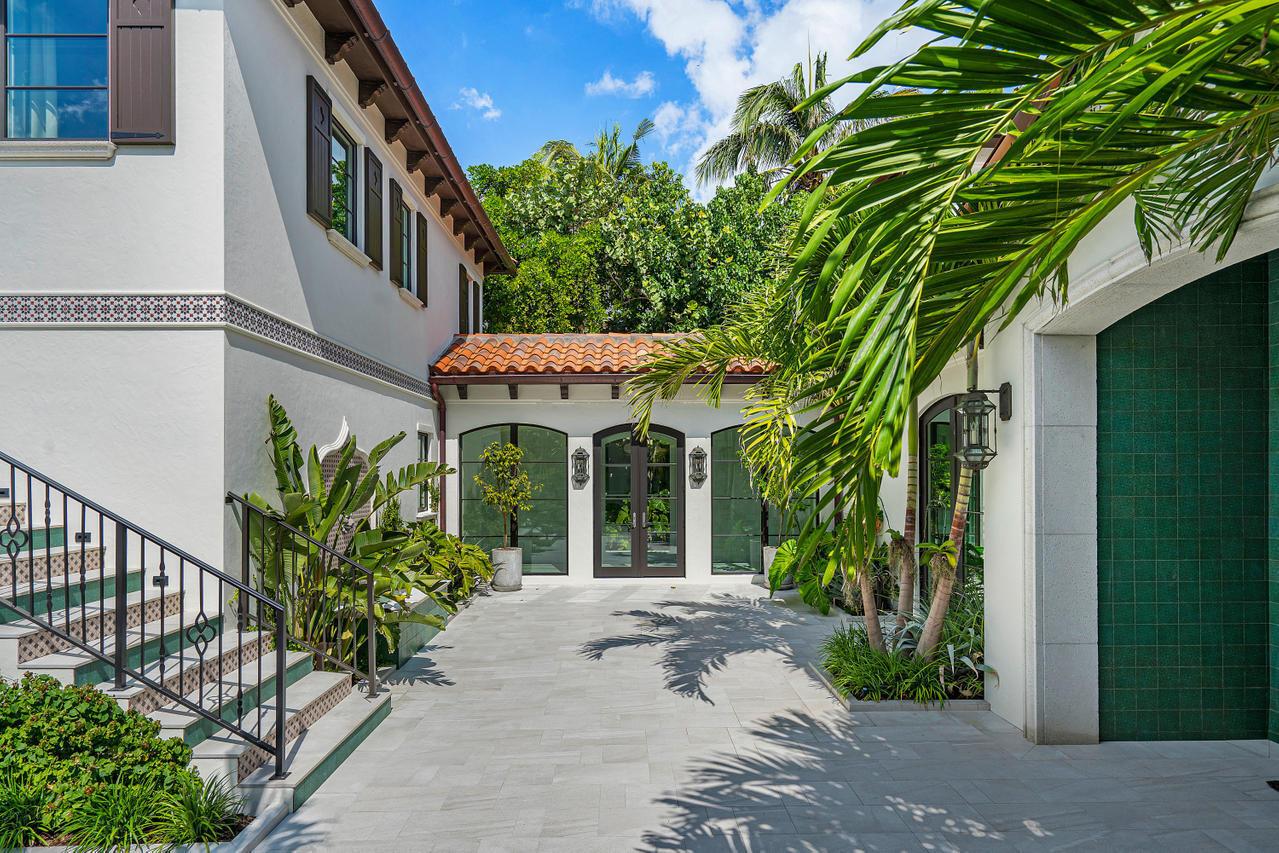 1535 N Ocean Boulevard