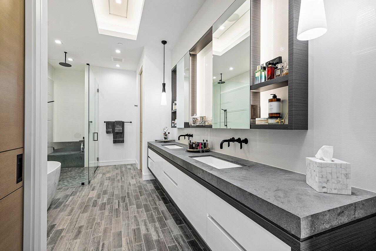 344 Venetian Drive Unit: 101