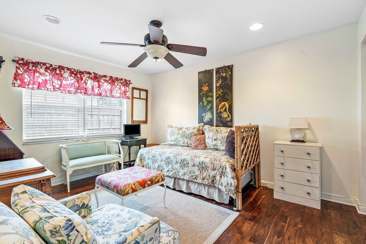 815 Canary Walk
