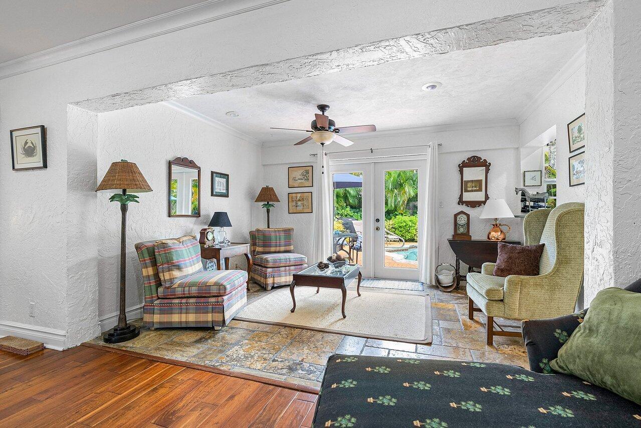 815 Canary Walk