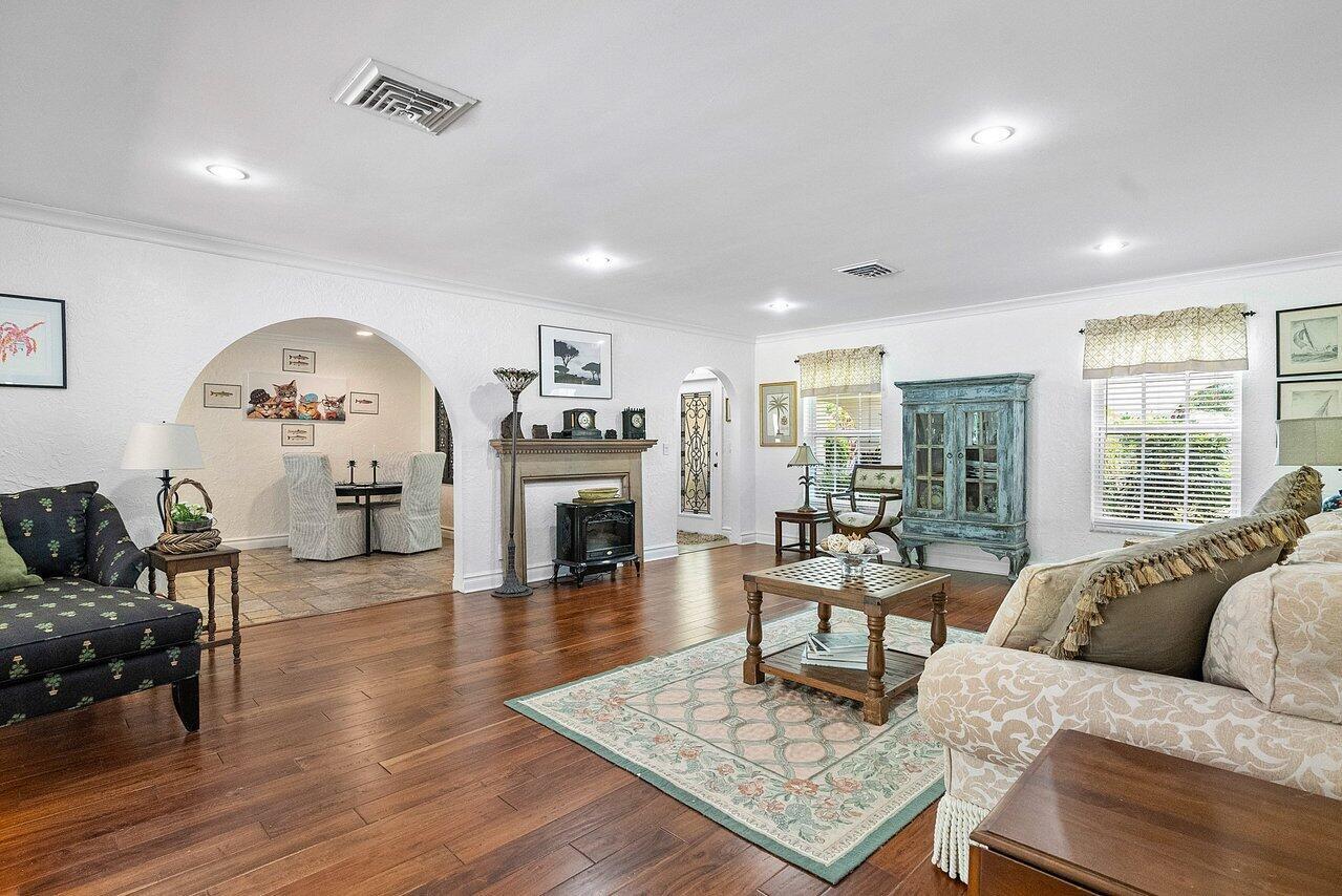 815 Canary Walk