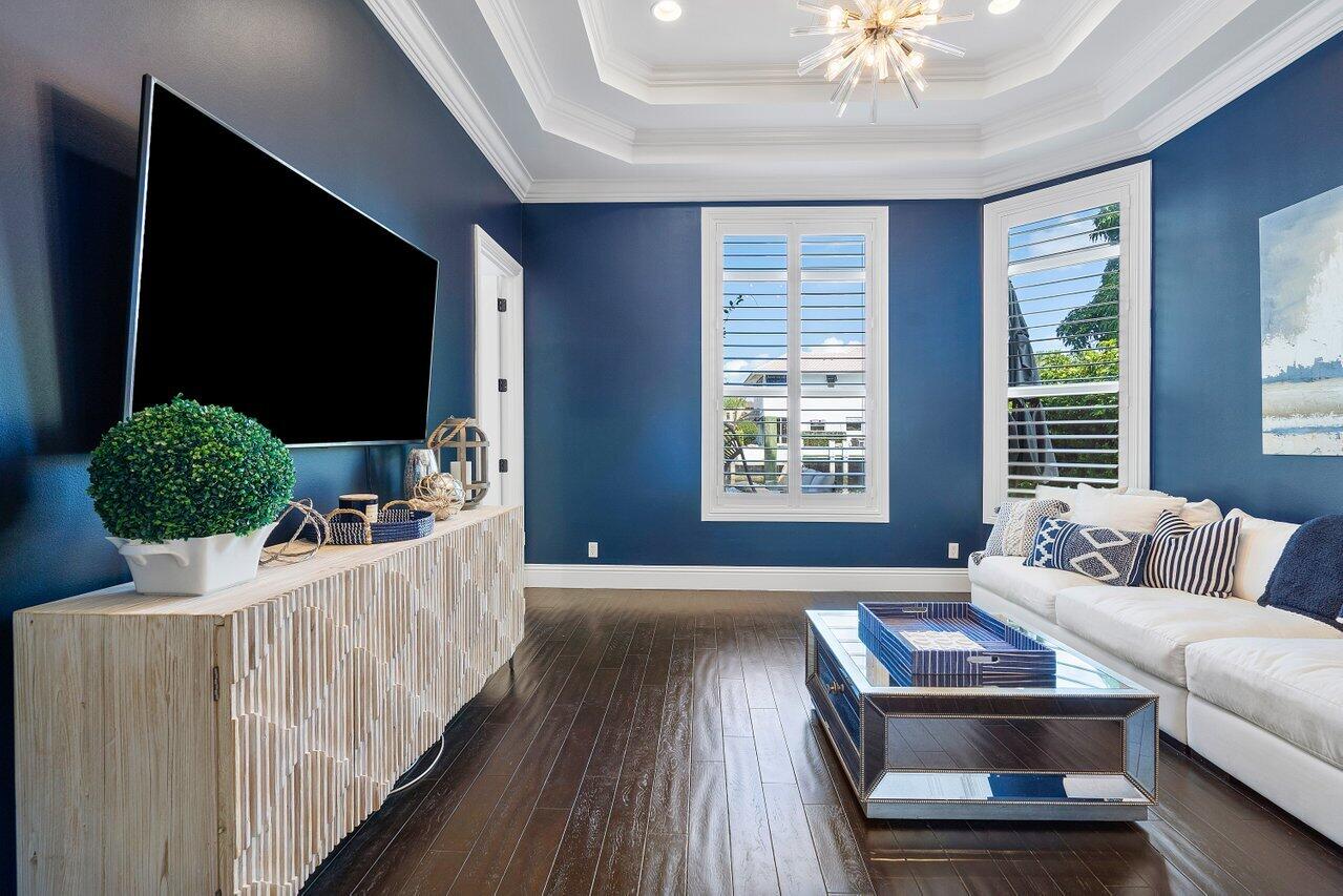 955 Iris Drive