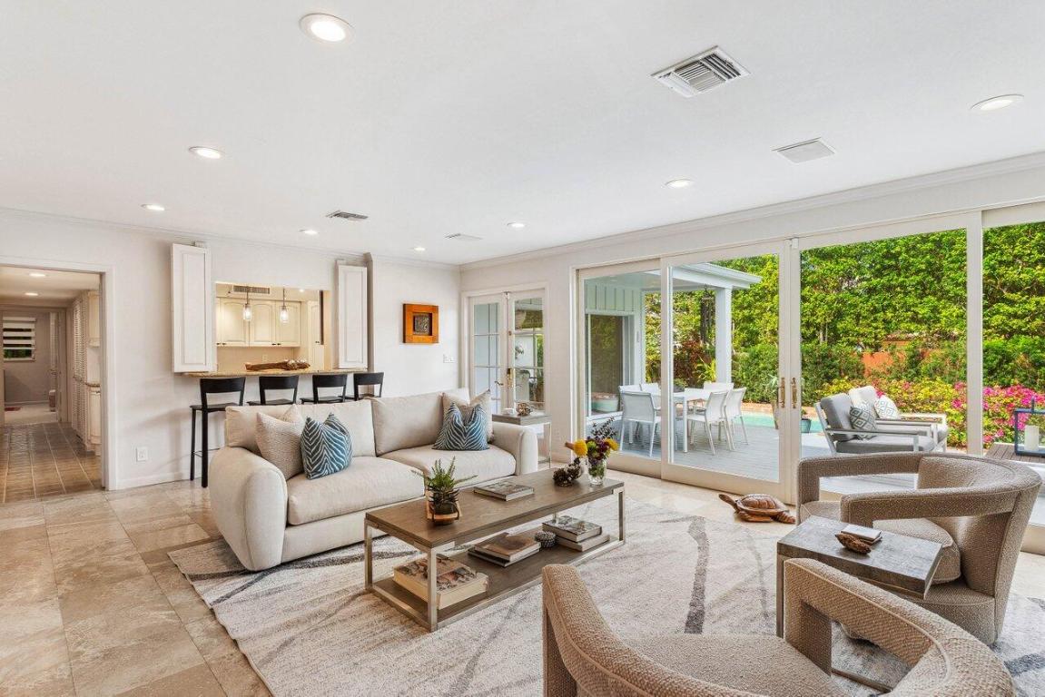 206 Seabreeze Avenue