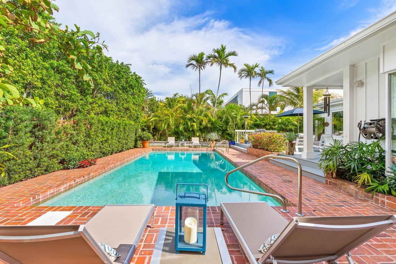 206 Seabreeze Avenue