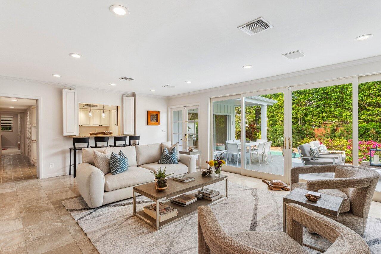 206 Seabreeze Avenue