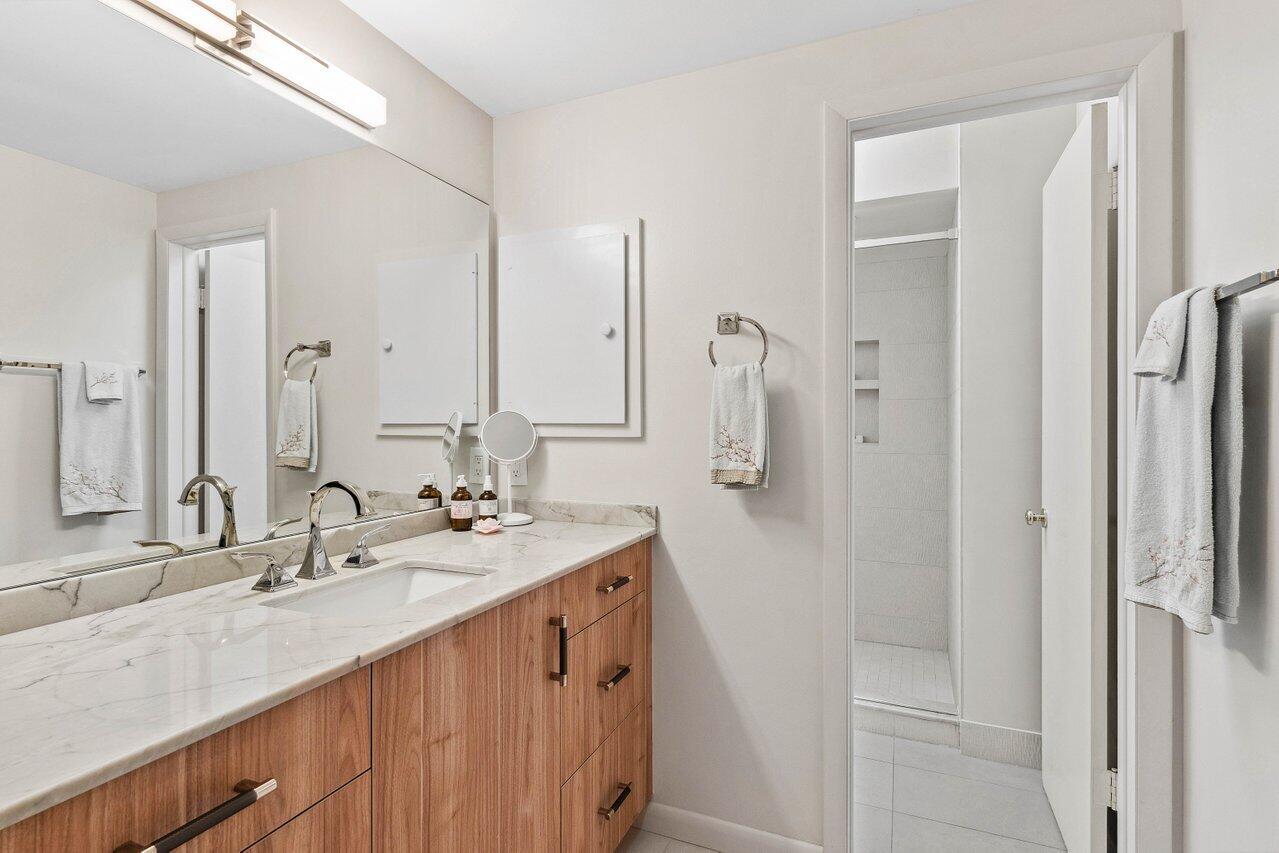 206 Seabreeze Avenue