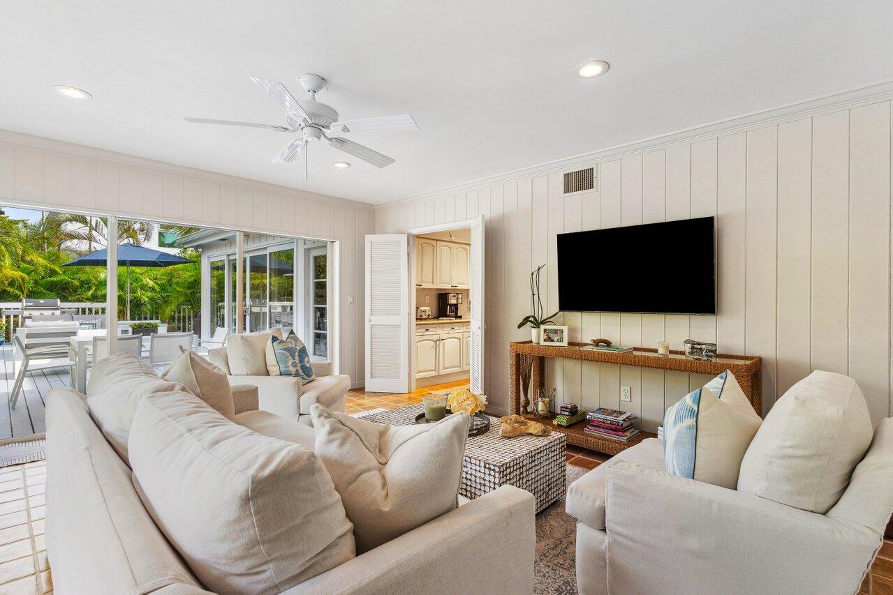 206 Seabreeze Avenue