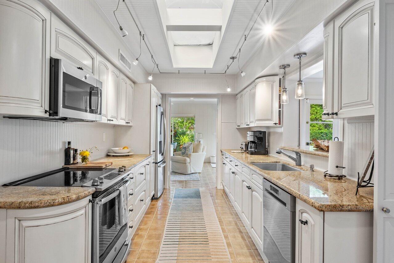 206 Seabreeze Avenue