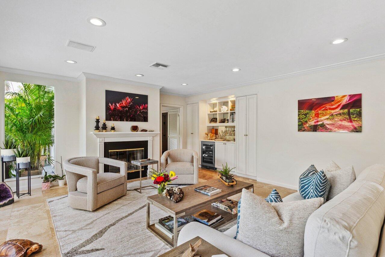 206 Seabreeze Avenue