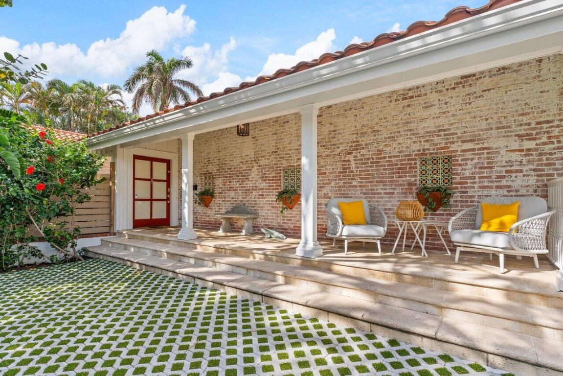 206 Seabreeze Avenue