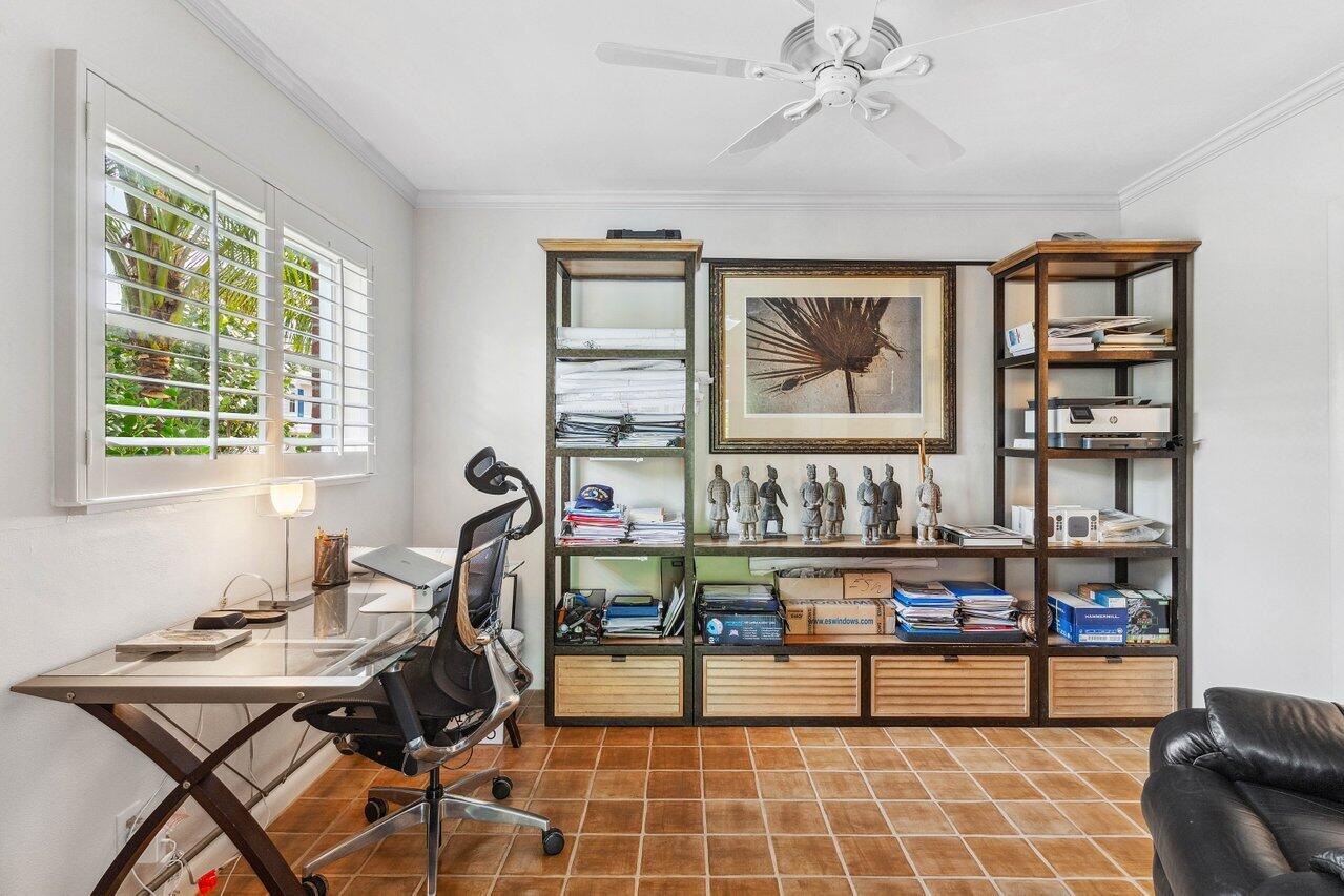 206 Seabreeze Avenue