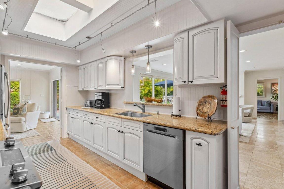 206 Seabreeze Avenue