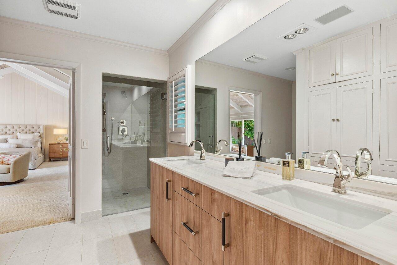 206 Seabreeze Avenue