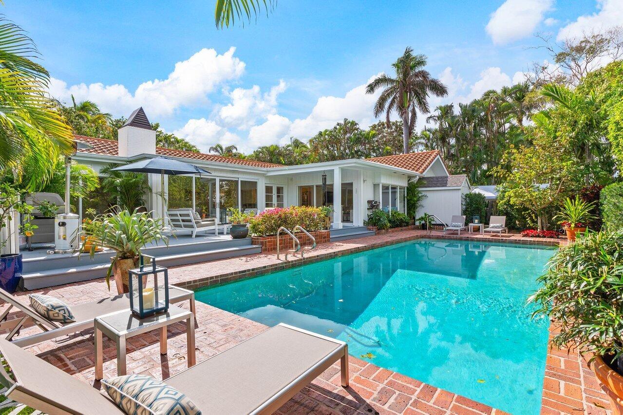 206 Seabreeze Avenue