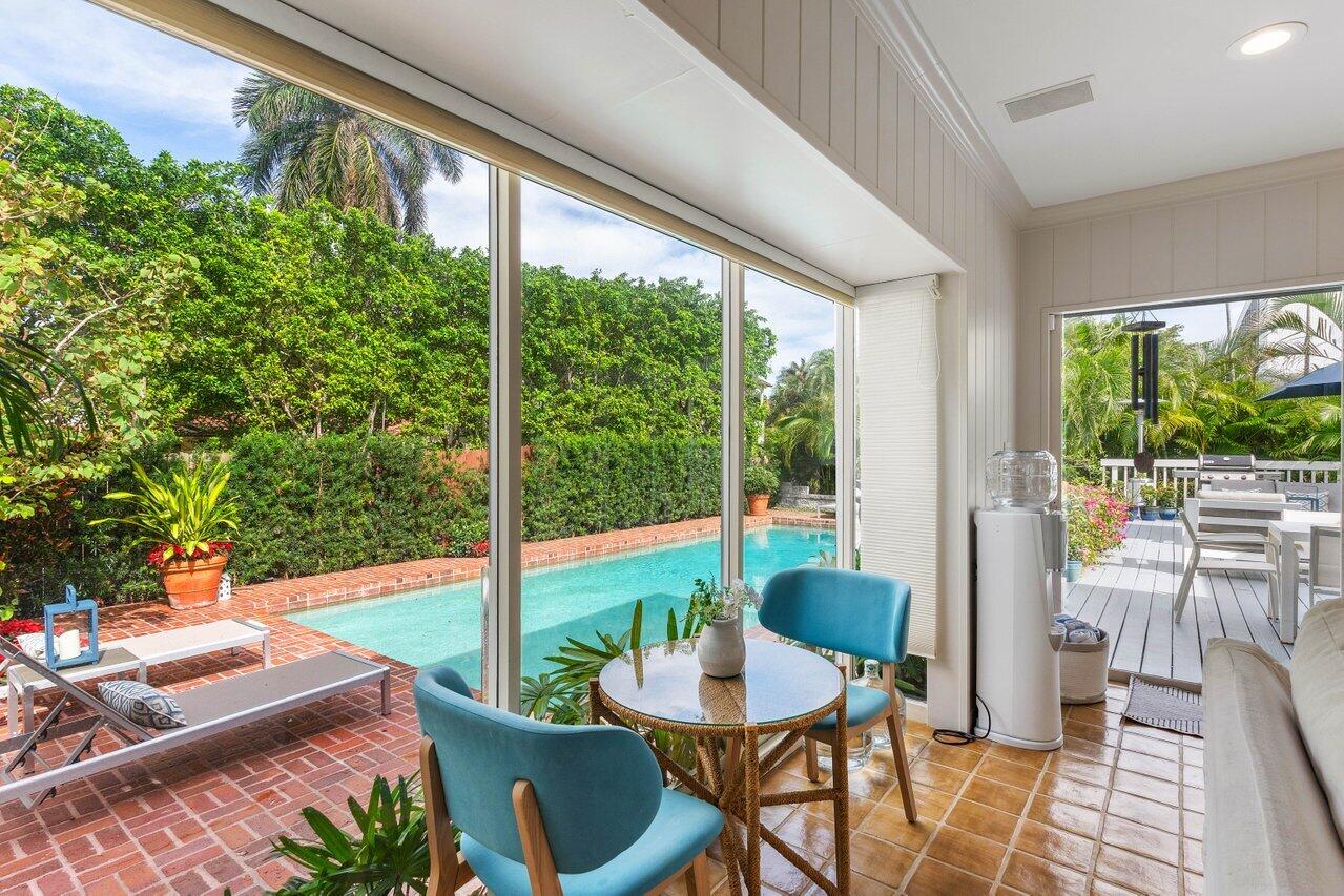 206 Seabreeze Avenue