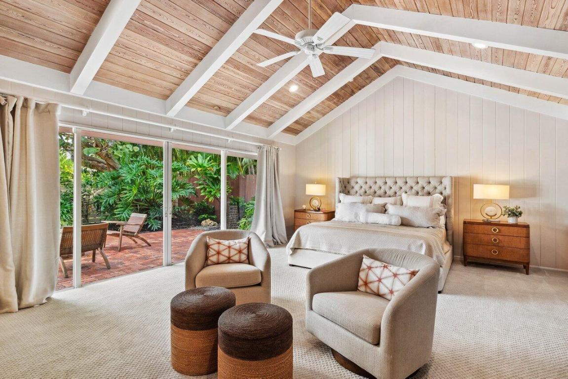 206 Seabreeze Avenue