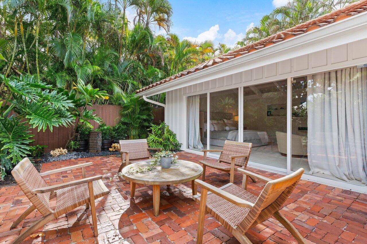 206 Seabreeze Avenue