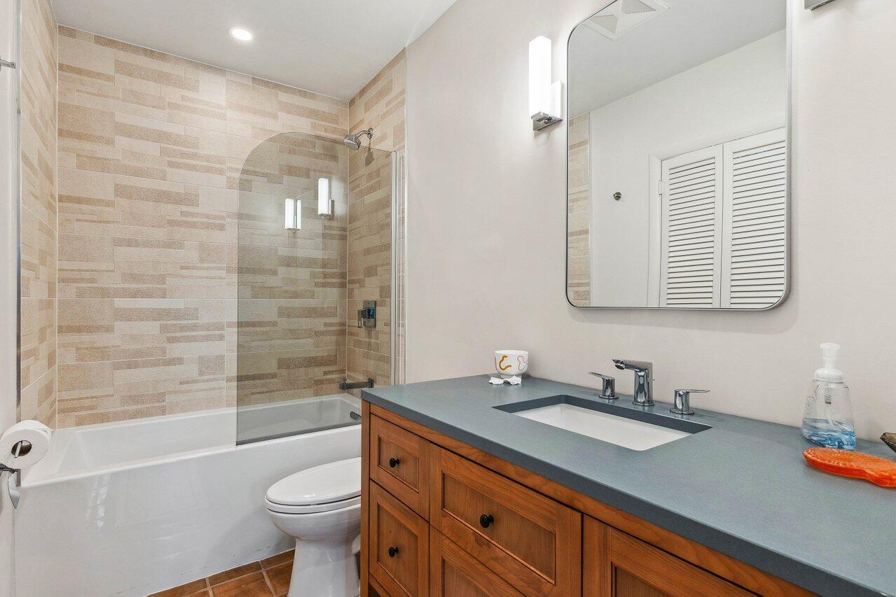 206 Seabreeze Avenue