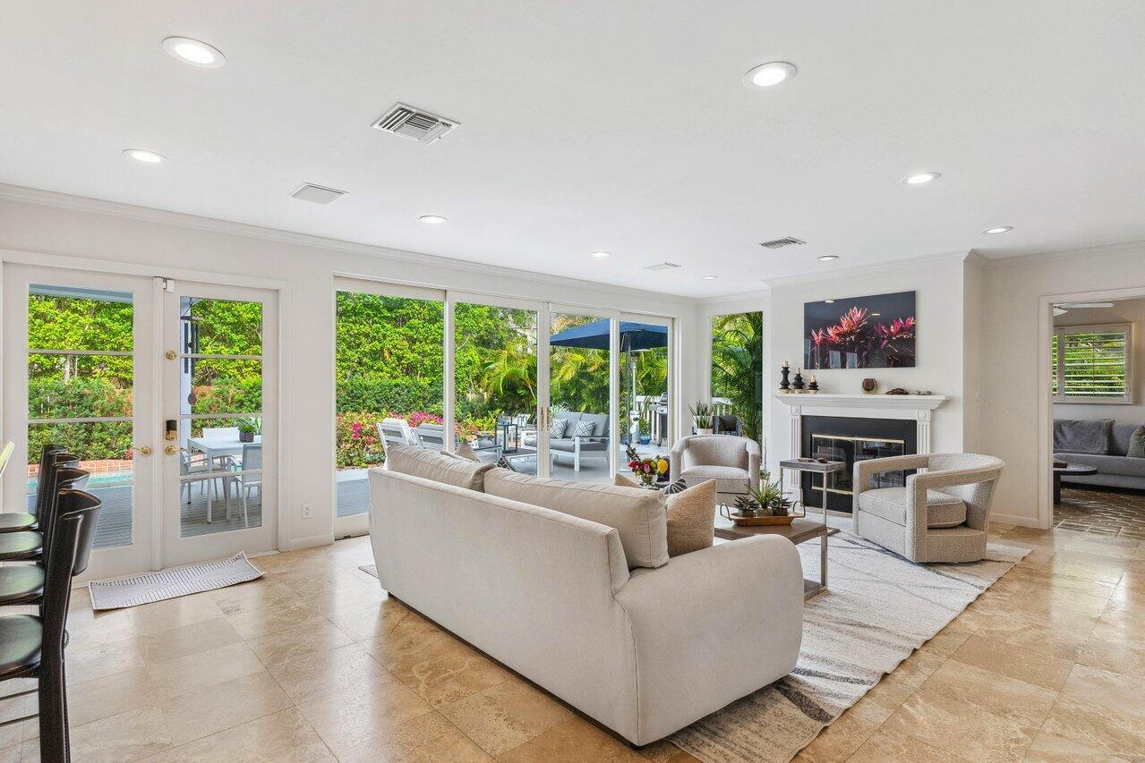 206 Seabreeze Avenue