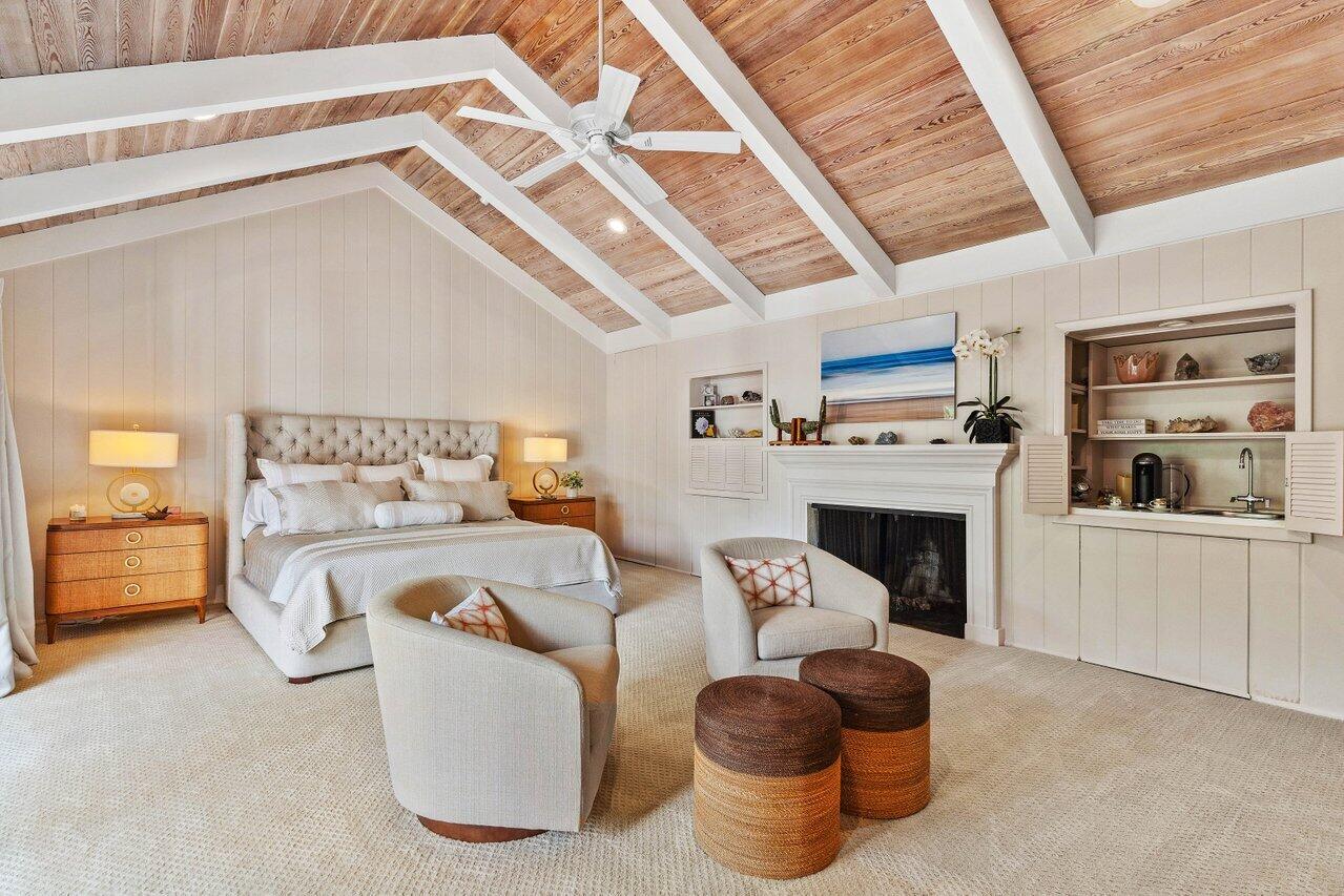 206 Seabreeze Avenue