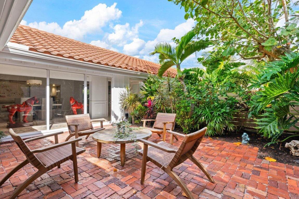 206 Seabreeze Avenue