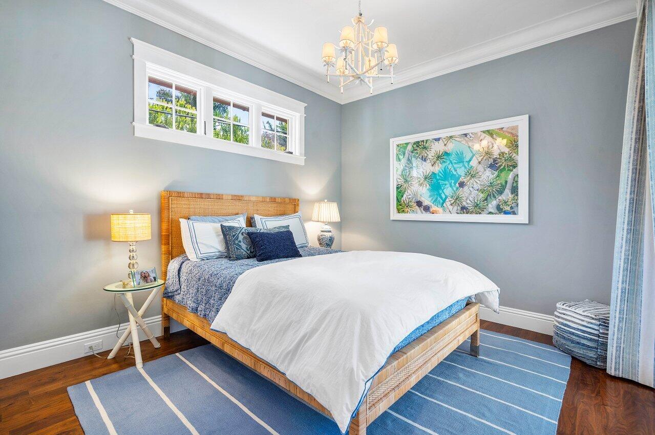 1102 N Vista Del Mar Drive