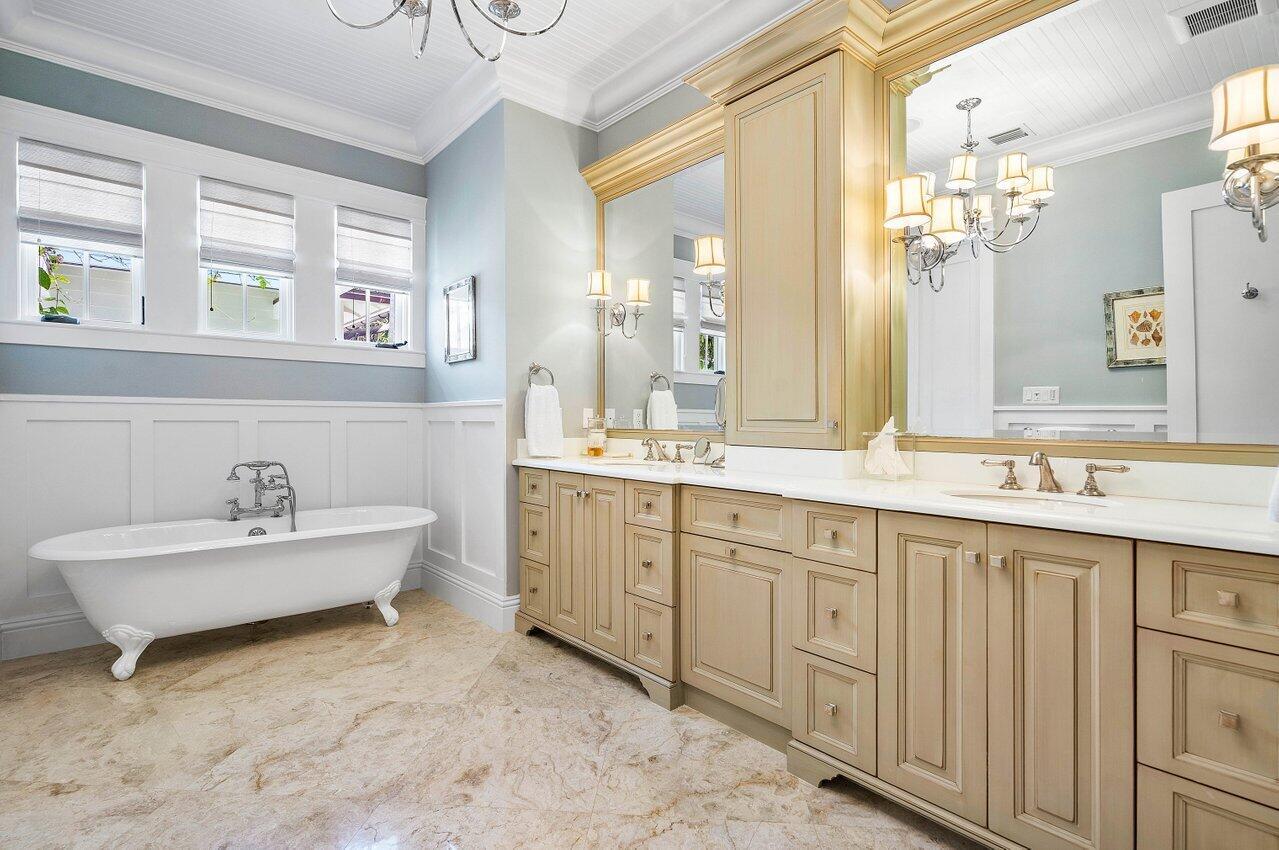 1102 N Vista Del Mar Drive