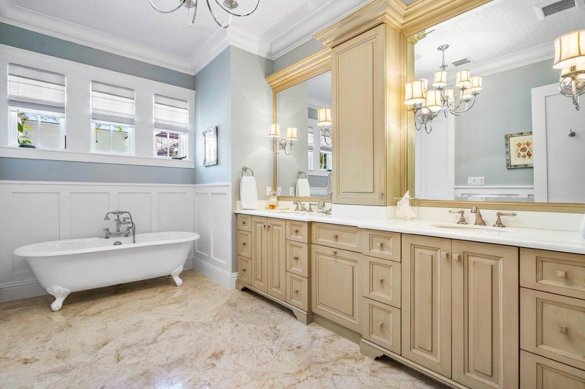 1102 N Vista Del Mar Drive