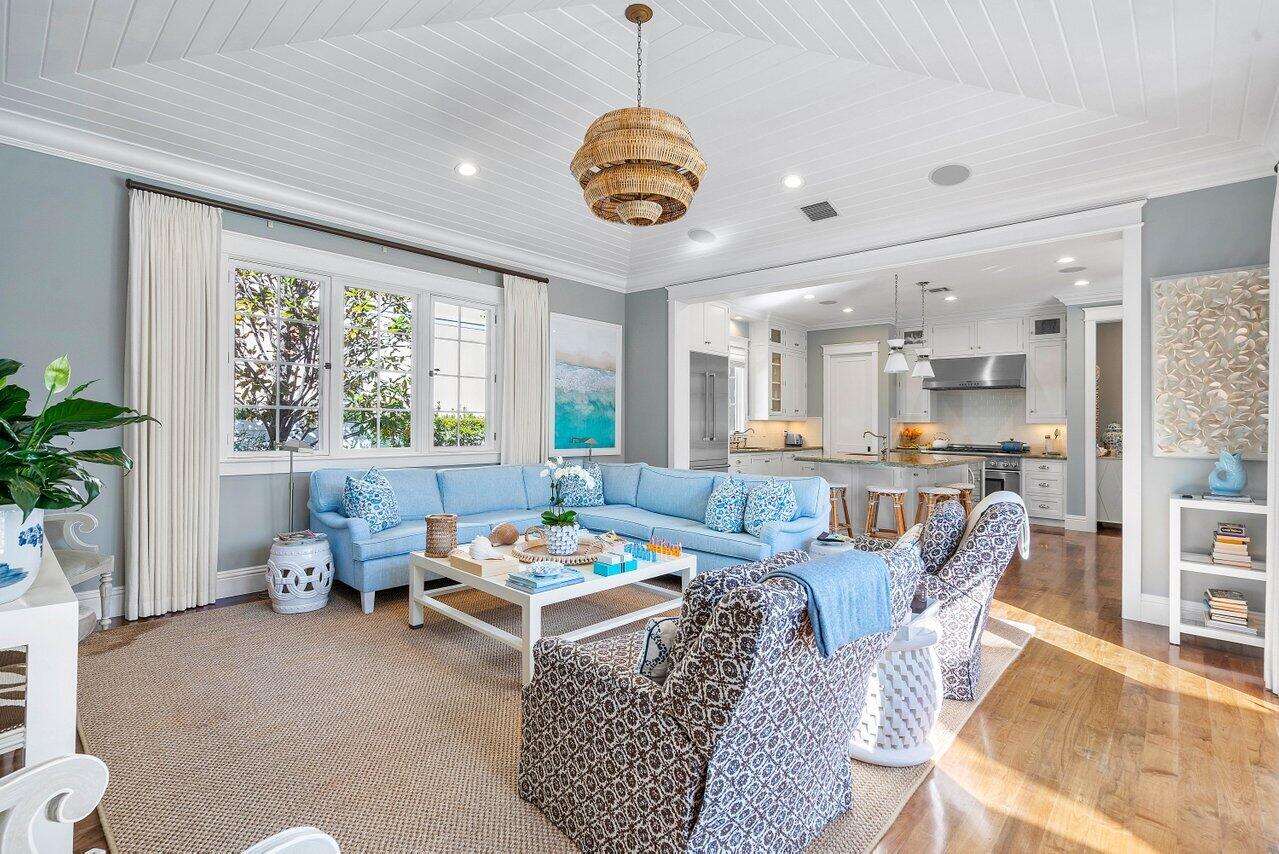 1102 N Vista Del Mar Drive